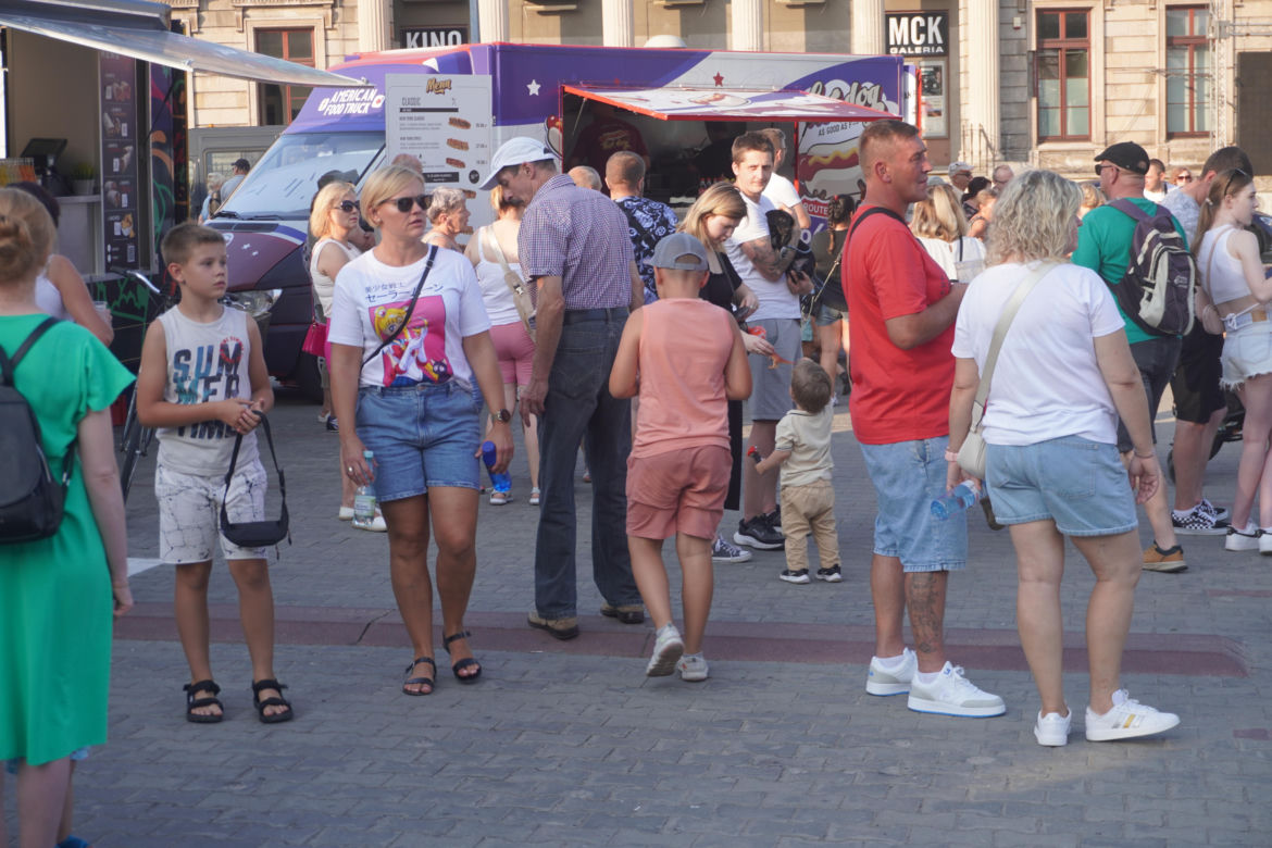 Dni Skarżyska-Kamiennej 2024. Potańcówka przed Miejskim Centrum Kultury