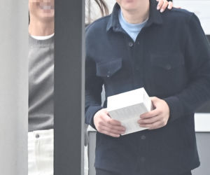 Marcin Mroczek z dziewczyną w cukierni