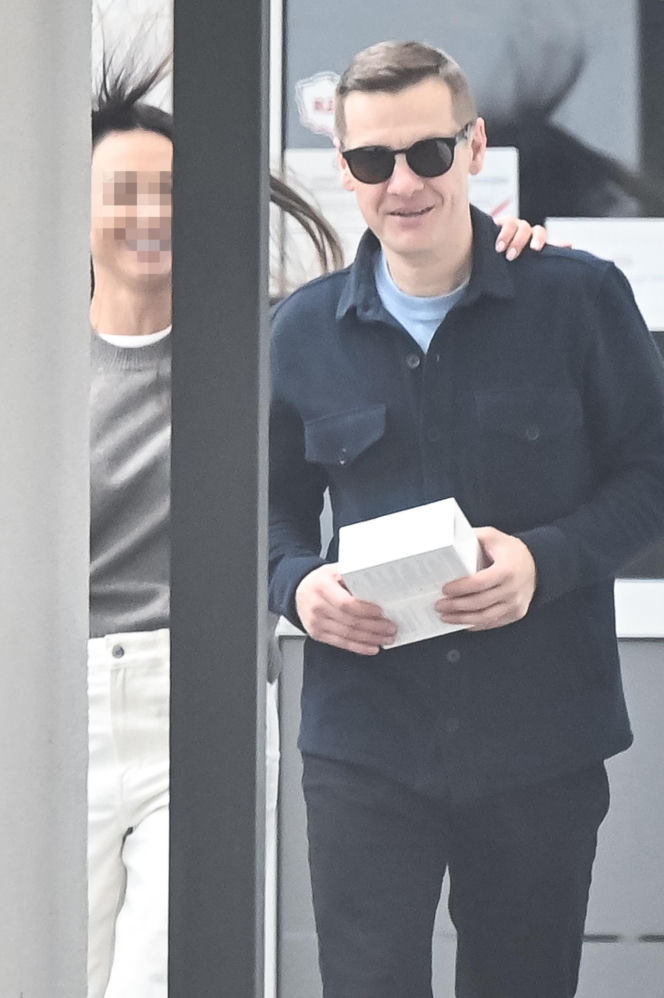 Marcin Mroczek z dziewczyną w cukierni