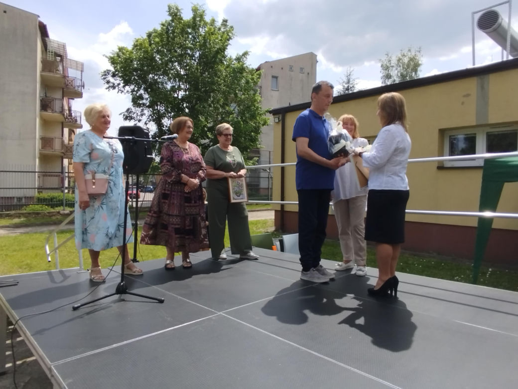 Przez lata ŚDS w Siedlcach działał w dwóch lokalizacjach, teraz już oficjalnie funkcjonuje w jednym miejscu, w budynkach dostosowanych do potrzeb osób z niepełnosprawnościami. 