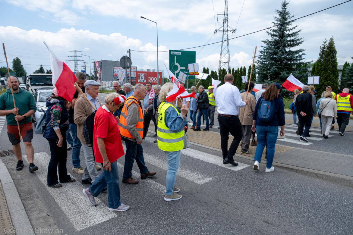 Mieszkańcy Skawiny wyszli na ulicę przeciwko przebiegowi S7 przez gminę