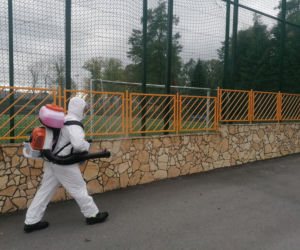 Strażacy dezynfekują ulice, przystanki i urządzenia w gminie Ryglice