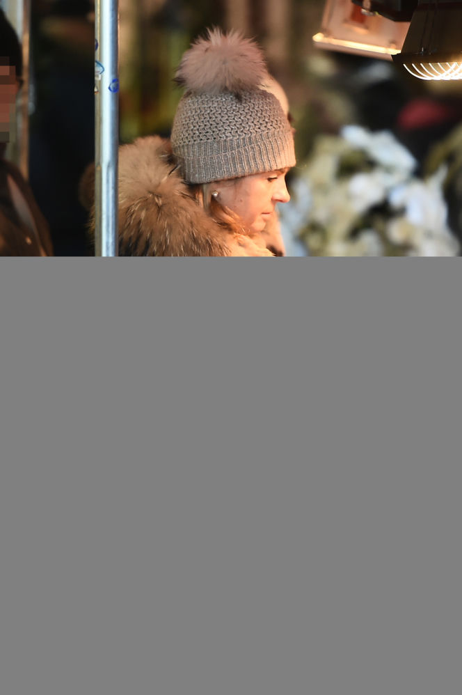 MAŁGORZATA TUSK KUPUJE NA BAZARKU.