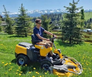 Kamil Stoch na kosiarce