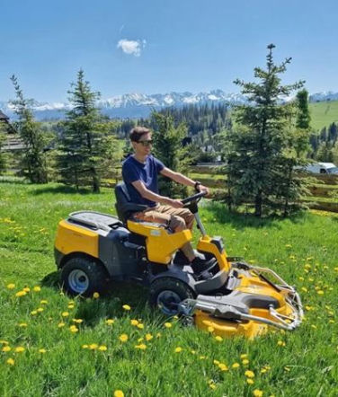 Kamil Stoch na kosiarce
