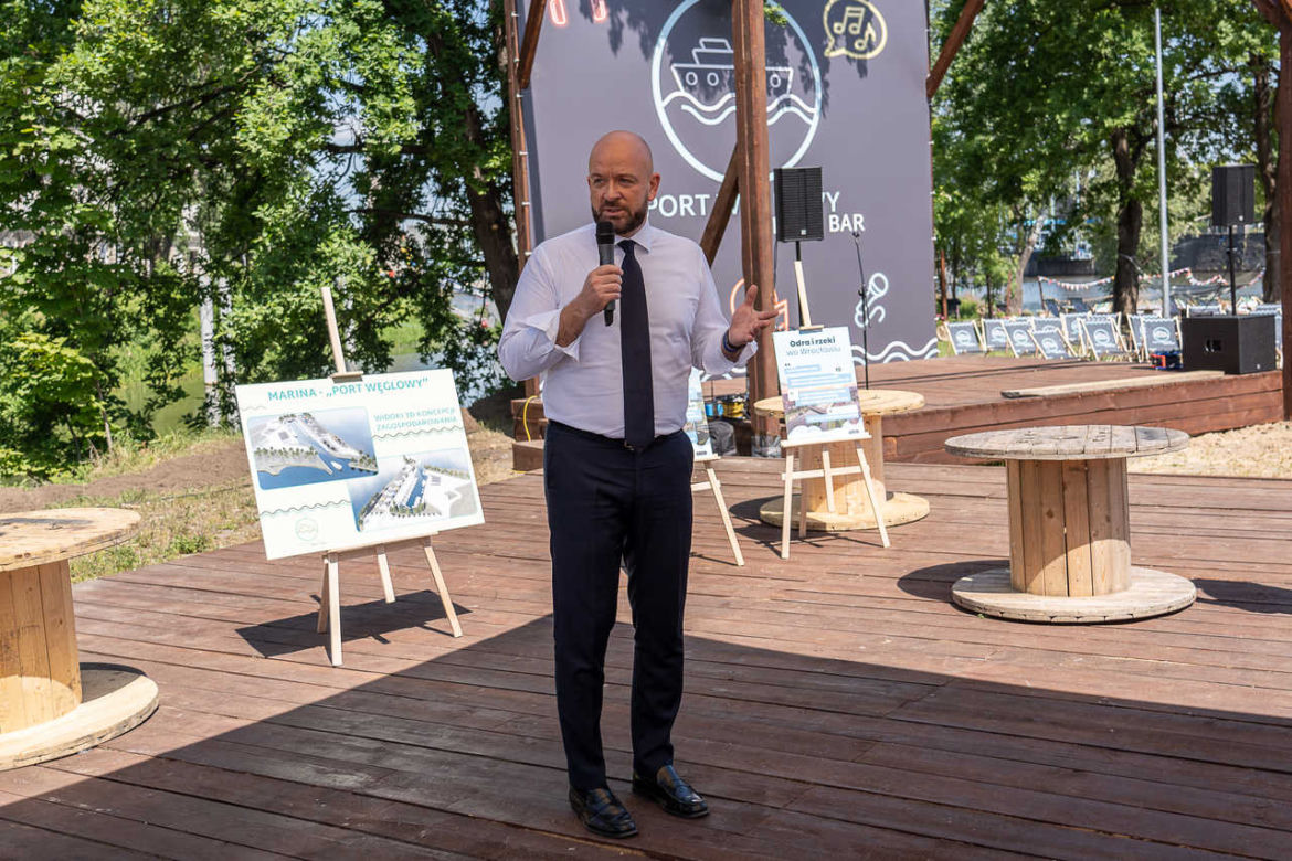 Byliśmy na otwarciu miejskiego Beach Baru. Tak wygląda Port Węglowy [ZDJĘCIA]