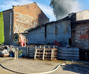 Pożar w centrum Kielc. Ogień przy Alei IX Wieków Kielc [ZDJĘCIA]