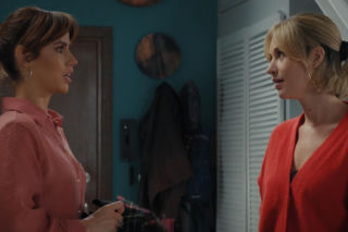 M jak miłość odc. 1919. Kama (Michalina Sosna),  Ania (Alina Szczegielniak)