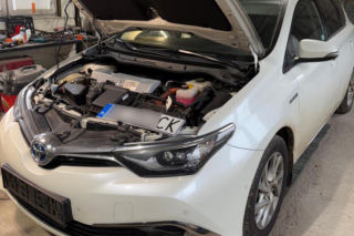 Koniec samochodowych złodziei! Policja rozbiła dziuplę pod Wołominem. Zatrzymano pasera