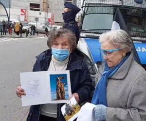 Powstańcy warszawscy na strajku kobiet 