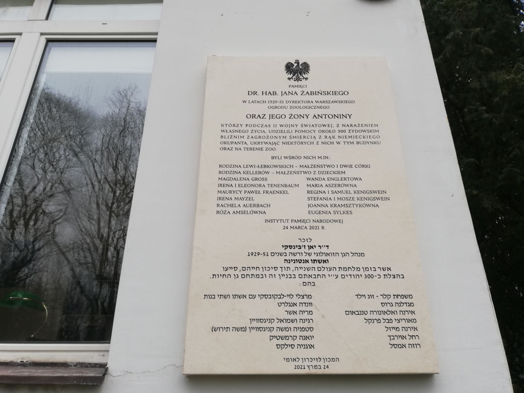 Odsłonięcie tablicy poświęconej Antoninie i Janowi Żabińskim