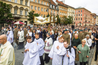 Centralna procesja Bożego Ciała 2026. Wierni przejdą ulicami Warszawy. Trasa