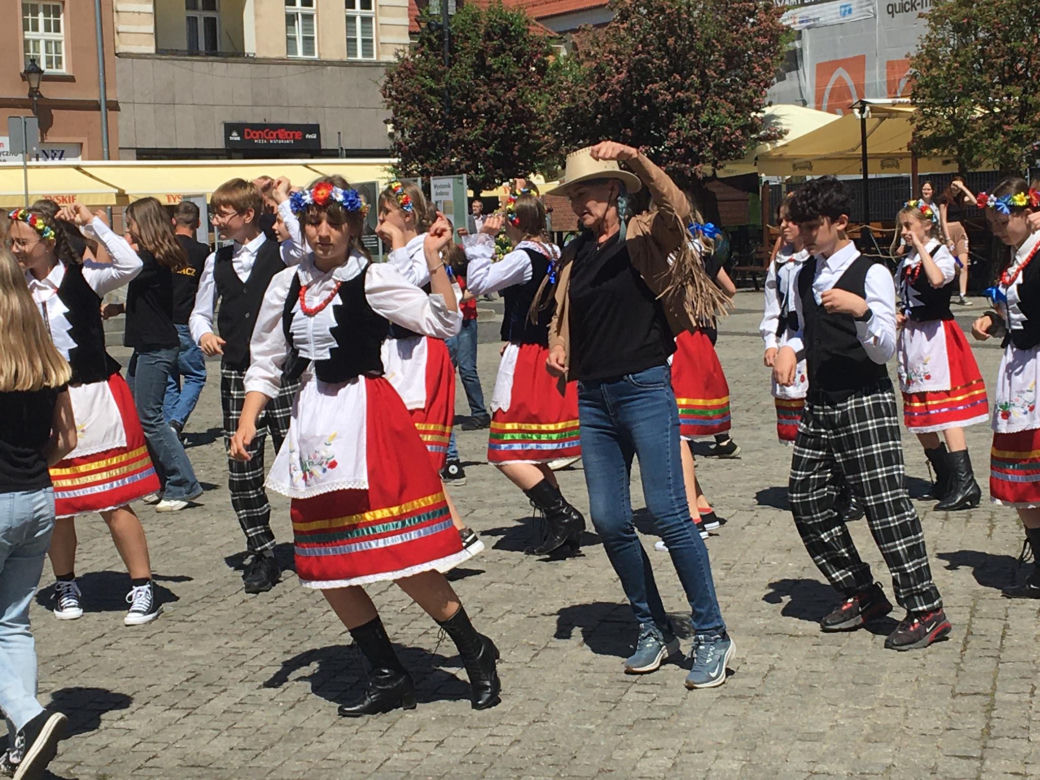 Taneczny happening Szkoły Podstawowej z Dragacza