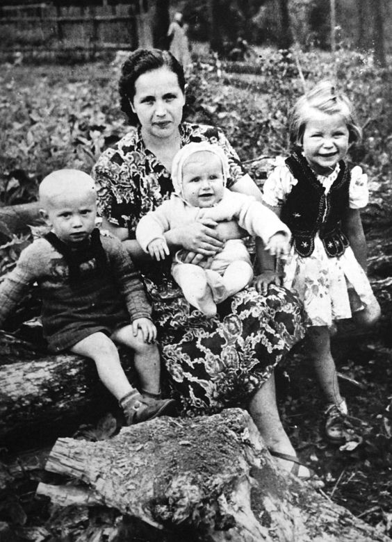 Krystyna Giżowska: Mama przywiązywała mnie do stołu