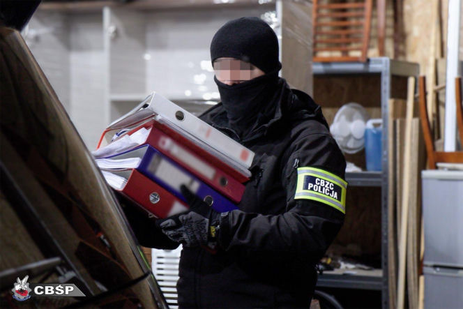 CBŚP i Straż Graniczna rozbiły grupę legalizującą pobyt cudzoziemcom