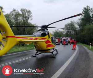 Koszmarny wypadek na obwodnicy Krakowa. Wśród rannych małe dziecko, lądował śmigłowiec