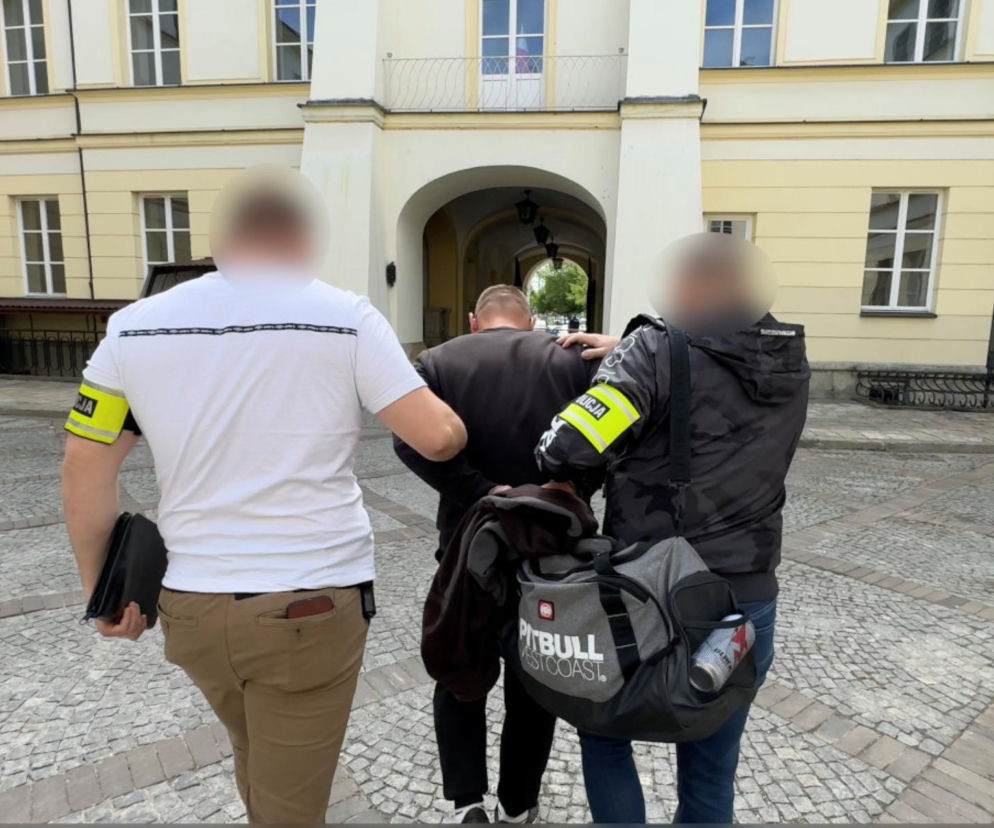 Mieli rozbierać kradzione samochody na części. Policja zatrzymała cztery osoby