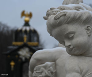 Nowe rzeźby w Ogrodach Branickich. To Flora, Ceres, Bachus i Saturn [ZDJĘCIA]