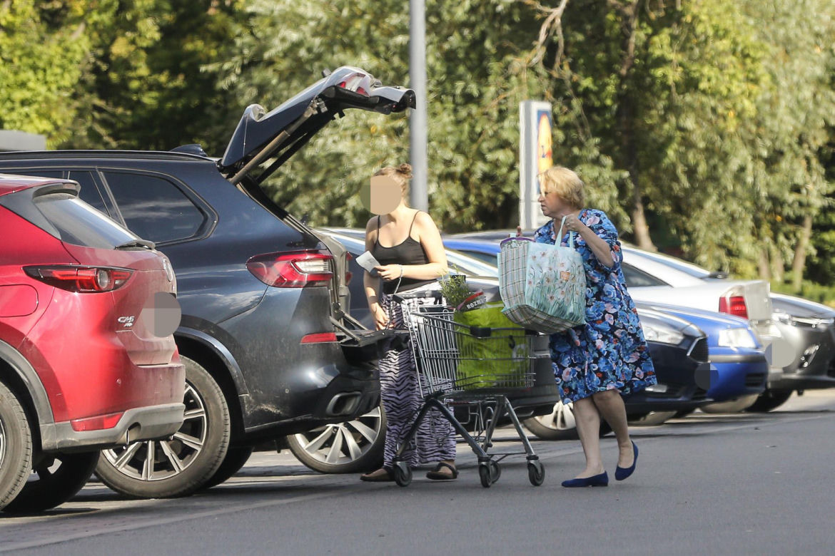Katarzyna Bosacka sprząta po mężu senatorze 