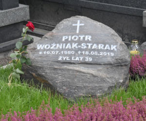 Piękna mogiła na rocznicę śmierci