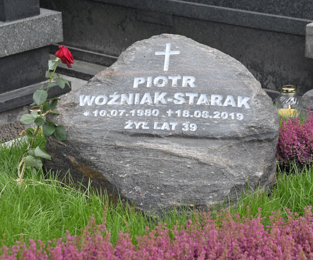 Piękna mogiła na rocznicę śmierci