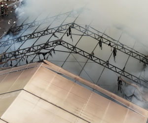 Groźny pożar na Targówku. Trwa akcja gaśnicza