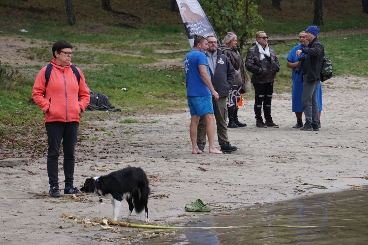 Zimna kąpiel morsów w podbydgoskich Pieckach! Tak wyglądało rozpoczęcie sezonu [ZDJĘCIA]