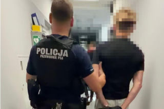 Brutalny napad w Wejherowie! Nastolatkowie skatowali mężczyznę, wyrzucili jego plecak w zarośla