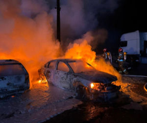 Siedem aut stanęło w ogniu na parkingu firmy transportowej