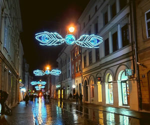 Na krakowskim Rynku pojawiły się już pierwsze świąteczne iluminacje
