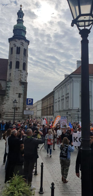 Przez Kraków przeszedł marsz solidaryzujący z warszawskim Marszem Miliona Serc
