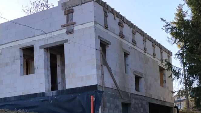 Straszny wypadek zabrał dziewczynkom mamę. "Los napisał dla tej rodziny tragiczny scenariusz"