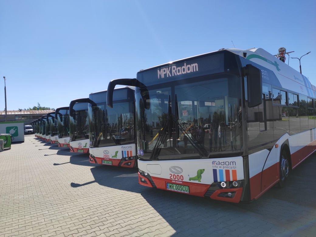 "Naprądek" i jego koledzy wyjadą jutro na drogi - Miasto odebrało elektryczne autobusy