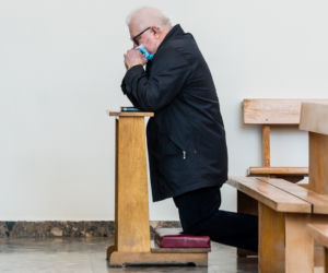 Lech Wałęsa zdjął maseczkę w kościele [ZOBACZ ZDJĘCIA]