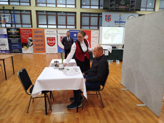 Już po raz ósmy w Siedlcach rywalizowali młodzi kelnerzy z całej Polski