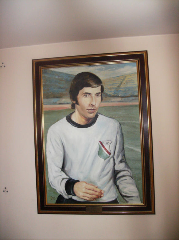 Portret Kazimierza Deyna w Muzeum Legii Warszawa.