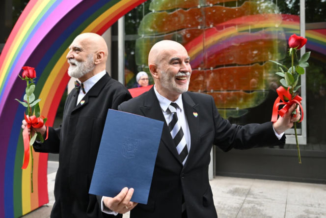 W poniedziałek, 18 maja, w Urzędzie Stanu Cywilnego po raz pierwszy dokonano transkrypcji zagranicznego aktu małżeństwa pary jednopłciowej bez konieczności prowadzenia sprawy sądowej