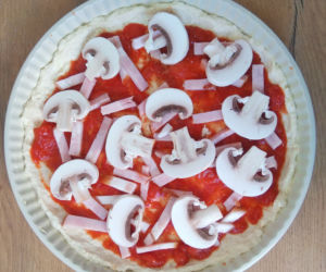 Pizza bez drożdży: jak zrobić proszkowe ciasto na pizzę?