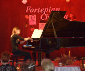Koncert wybitnego pianisty i uzdolnionej stypendystki w Lasecznie