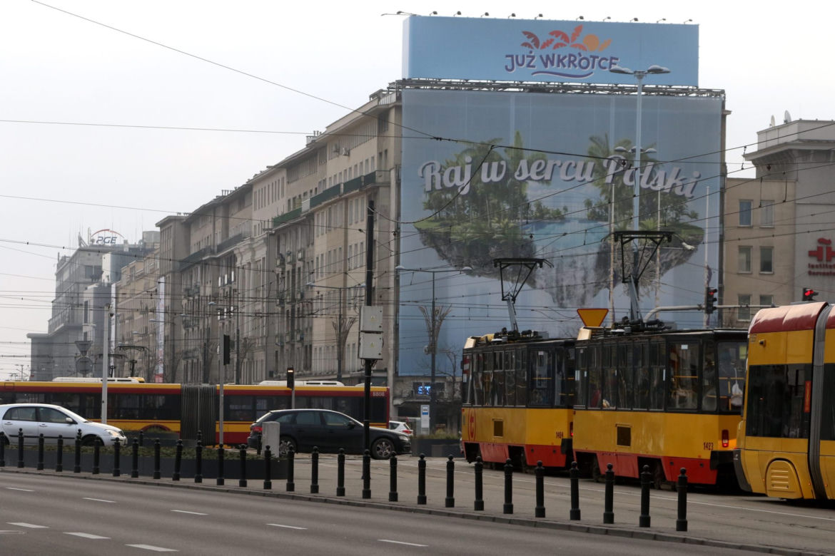 Wielkie reklamy zostają