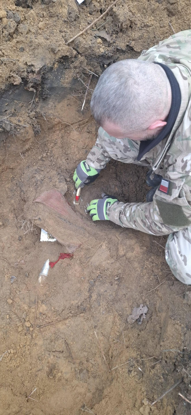 Sensacyjne odkrycie w starachowickim lesie! Pod ziemią przeleżało ponad 80 lat