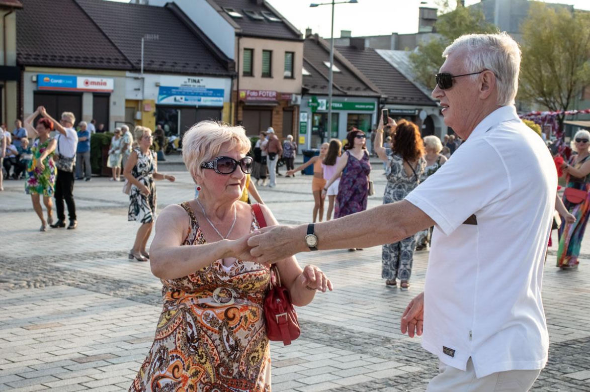 Starachowice i Międzypokoleniowa Potańcówka – Hit sezonu, który pokochali wszyscy
