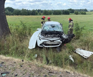 19-letni kierowca BMW zginął na miejscu. Tragiczny wypadek w Podlaskiem