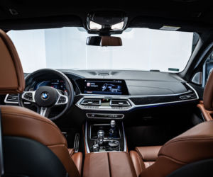 C-BooL jeździ BMW X7 M50d
