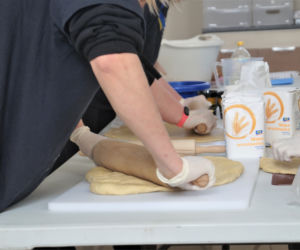 Lepią pierogi dla potrzebujących! Wyjątkowa akcja w bydgoskiej Bazylice