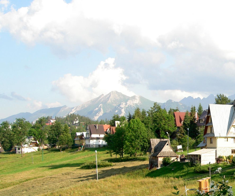 To jedna z najpiękniejszych wsi w Małopolsce. Już sto lat temu była rozchwytywanym kurortem turystycznym