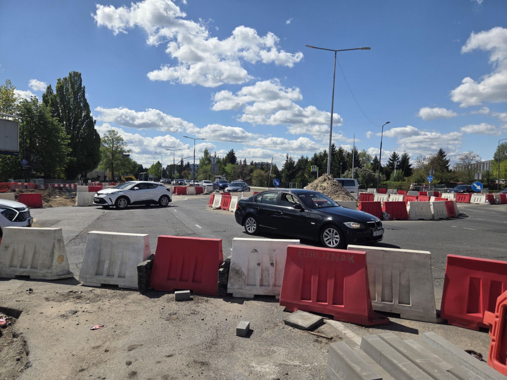 Tak się teraz jeździ na osiedlu Leśnym w Bydgoszczy. Nowa organizacja ruchu na ul. Sułkowskiego!