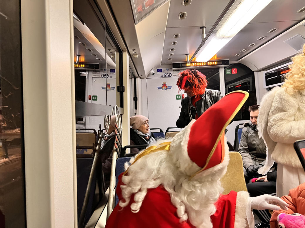 Święty Mikołaj jechał w krakowskim tramwaju 