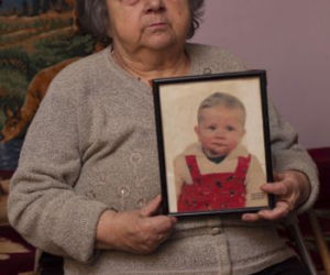 Babcia z portretem Moniki