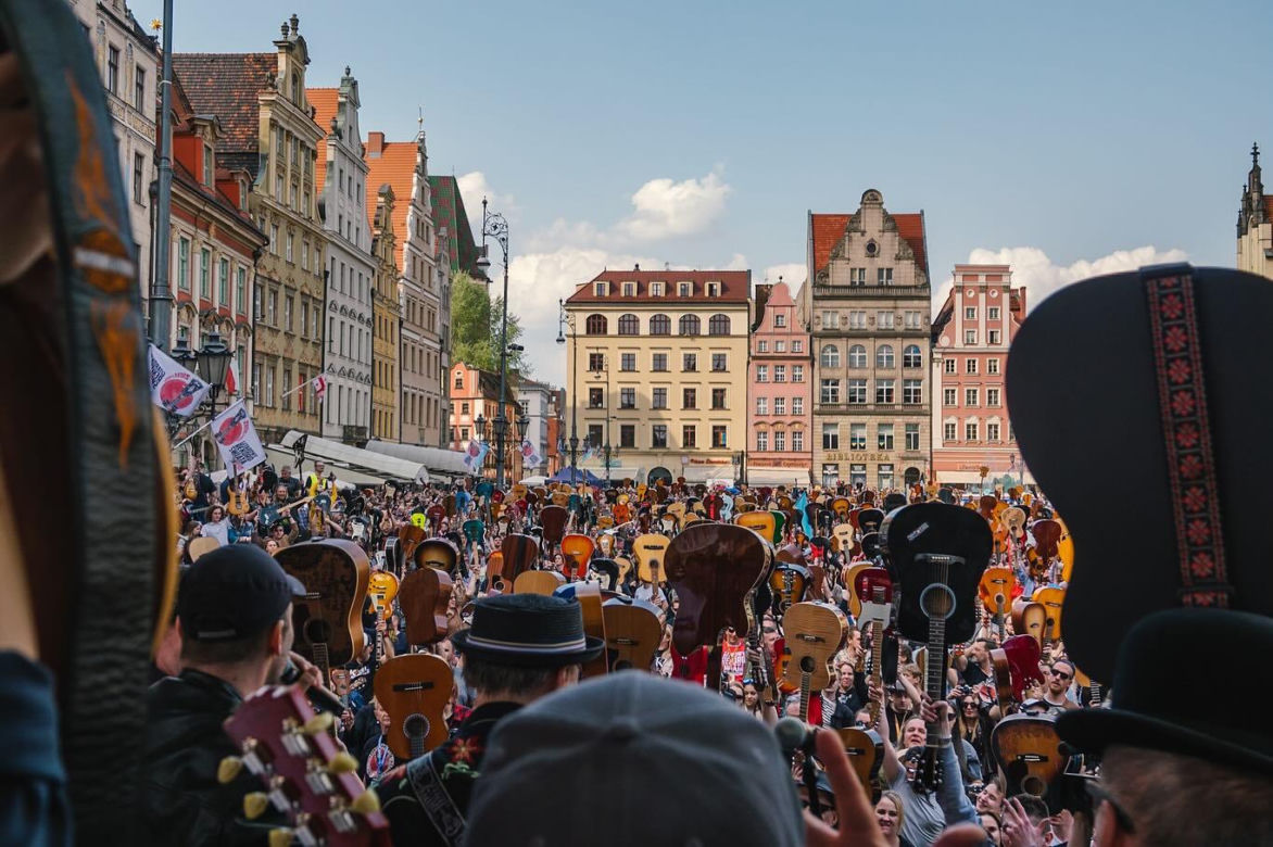 Gitarowy Rekord Świata 2024. Znamy kolejne gwiazdy. Hołdys i Waglewski zagrają „I Ching” we Wrocławiu